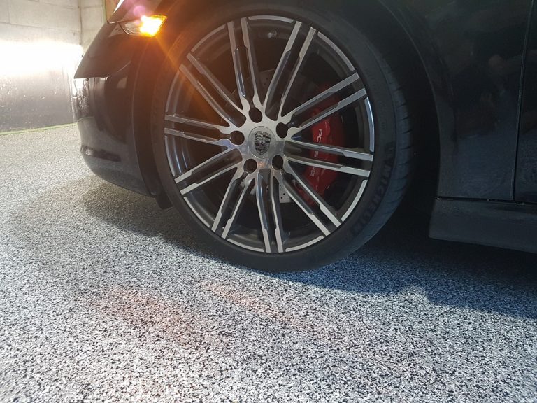 Car wheel domino floor